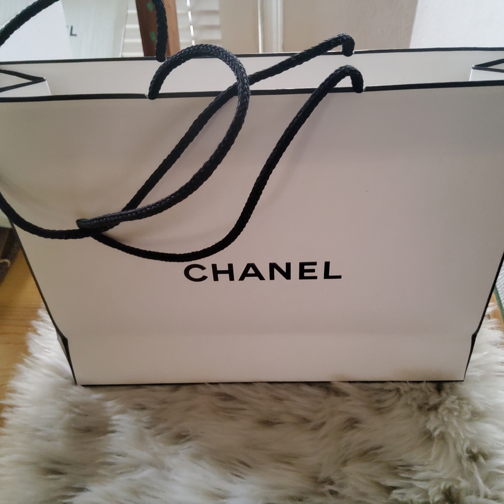 Chanel Bundle...2 Gift Bags/Chanel Shipping Box & Le Lift - Picture 2 of 15